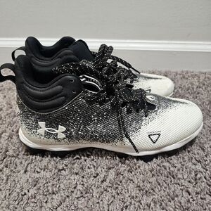 Under Armour Kids' Black and White Cleats For Football Size 7.5